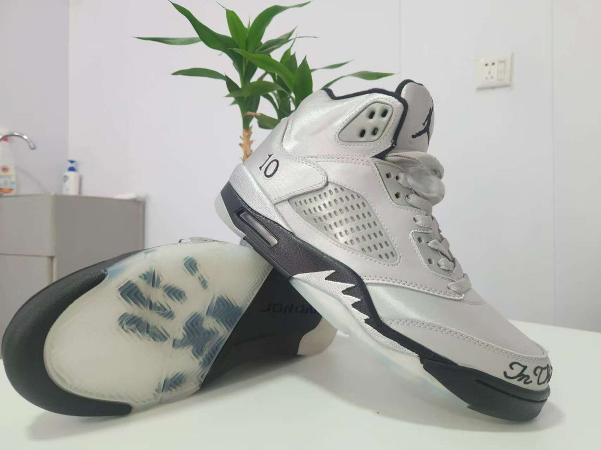 Air Jordan 5 Retro Wings Sneakers