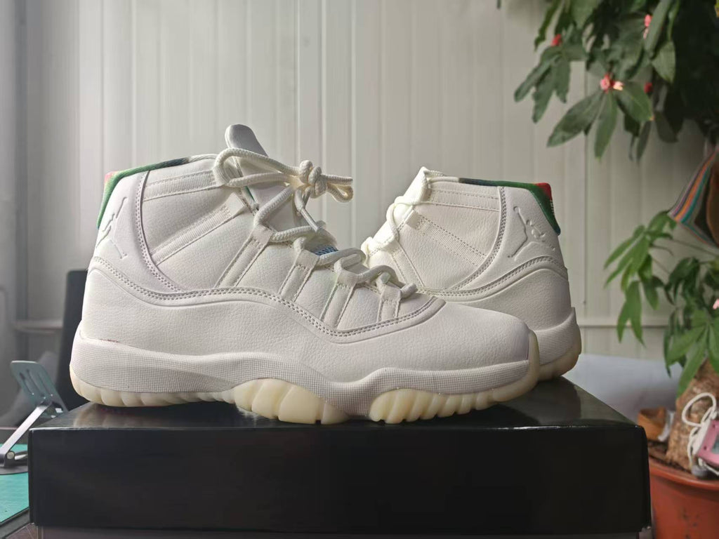 Air Jordan 11 Retro Sail/Off-White Unisex Sneakers IO8959-133