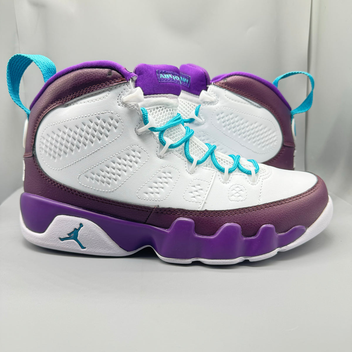 AJ9 White and Purple Sneakers